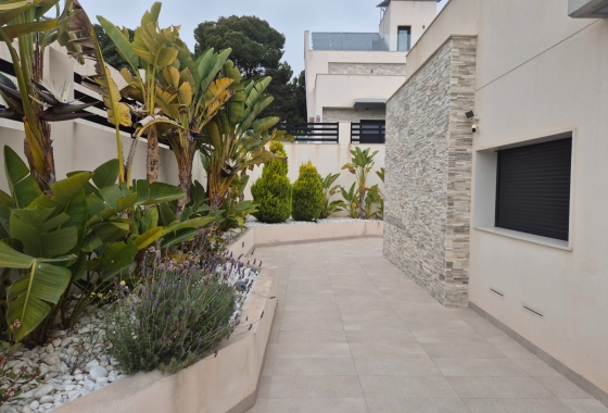 Resale - Chalet - Torrevieja - Los Balcones