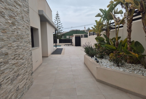 Resale - Chalet - Torrevieja - Los Balcones