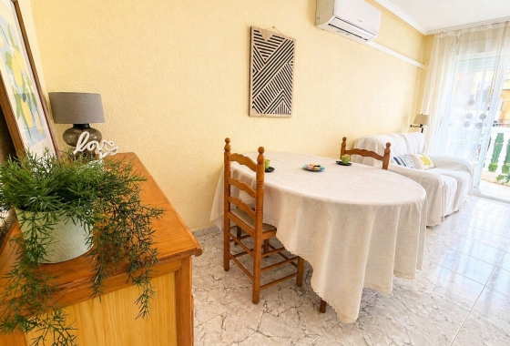 Resale - Apartment / flat - Torrevieja - Habaneras