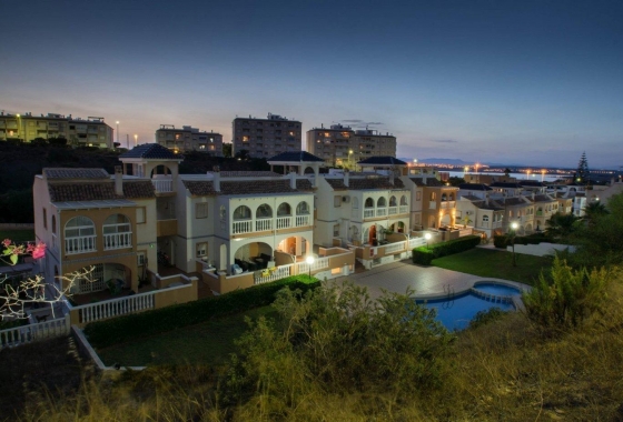 Перепродажа - Квартира - Torrevieja - La Mata