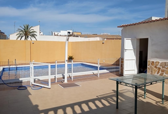 Resale - Townhouse - Los Montesinos - PUEBLO CENTRO