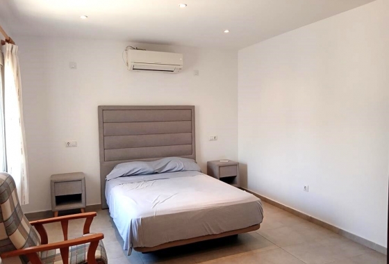 Resale - Townhouse - Los Montesinos - PUEBLO CENTRO