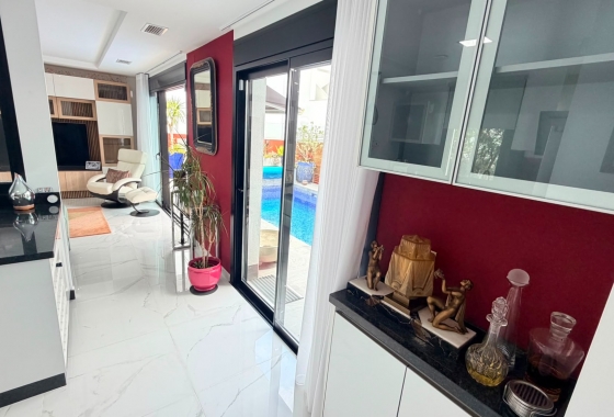 Herverkoop - Villa - Los Montesinos - La Herrada