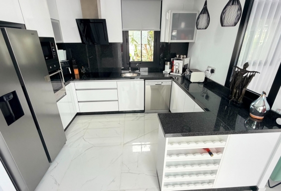 Herverkoop - Villa - Los Montesinos - La Herrada