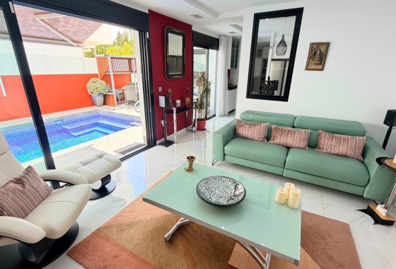 Herverkoop - Villa - Los Montesinos - La Herrada