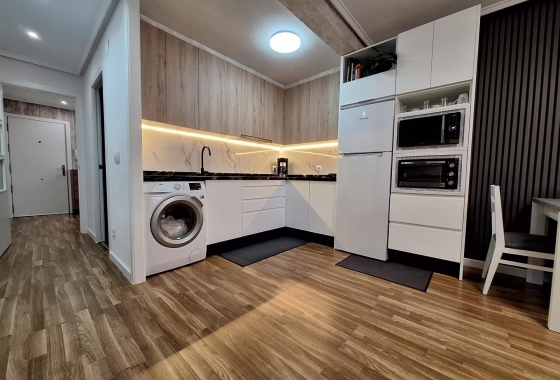 Wiederverkauf - Wohnung - Torrevieja - Centro