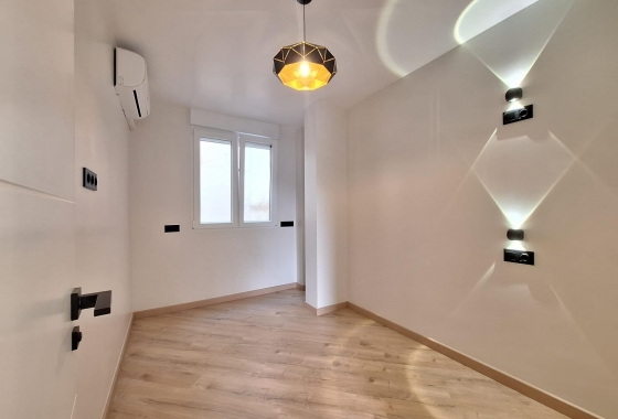 Wiederverkauf - Wohnung - Torrevieja - Playa de los Locos
