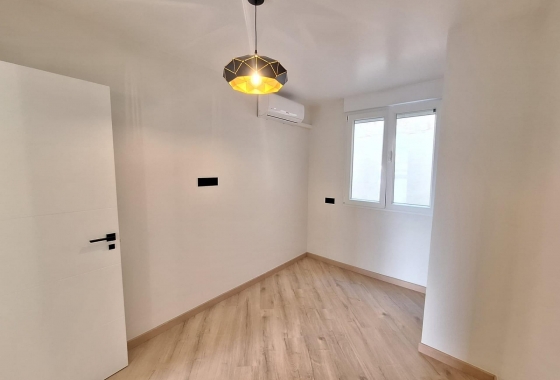 Wiederverkauf - Wohnung - Torrevieja - Playa de los Locos