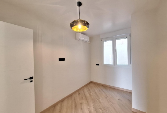 Wiederverkauf - Wohnung - Torrevieja - Playa de los Locos