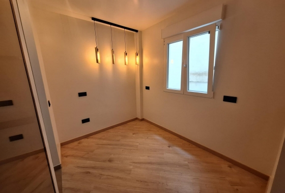 Wiederverkauf - Wohnung - Torrevieja - Playa de los Locos