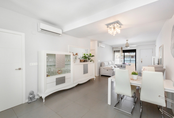 Resale - Apartment / flat - Pilar de la Horadada - Costa Blanca