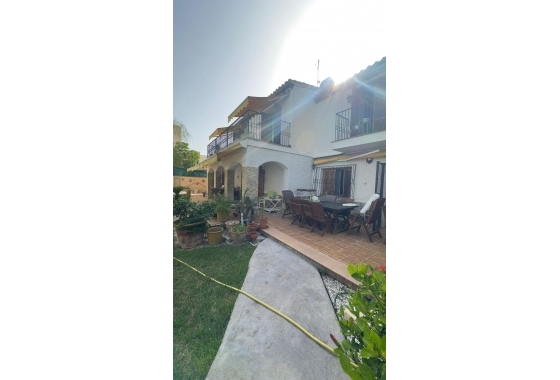 Resale - Villa - Orihuela Costa - Punta Prima