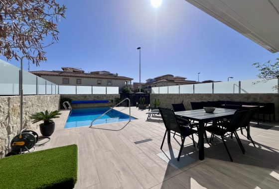 Resale - Villa - Torrevieja - Costa Blanca