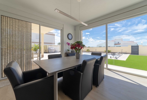 Resale - Villa - Torrevieja - Costa Blanca