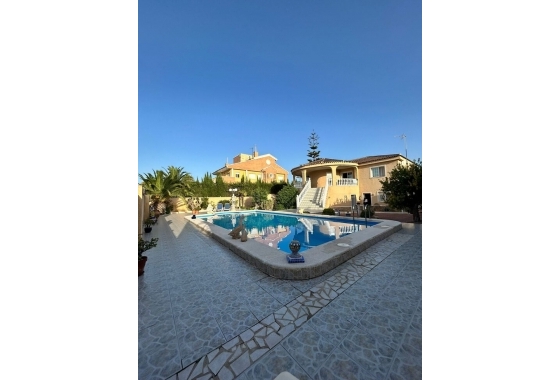 Reventa - Villa - Torrevieja - aguas nuevas