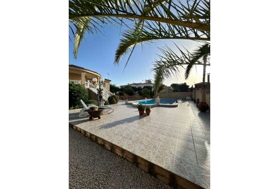Reventa - Villa - Torrevieja - aguas nuevas