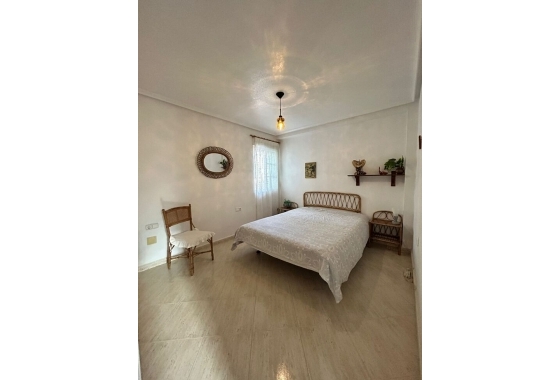 Reventa - Villa - Torrevieja - aguas nuevas