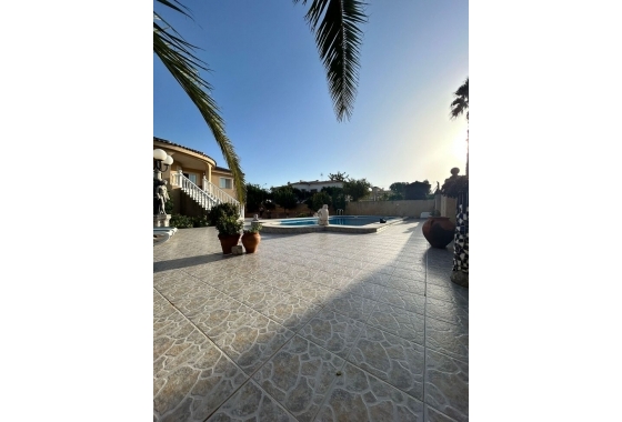 Reventa - Villa - Torrevieja - aguas nuevas