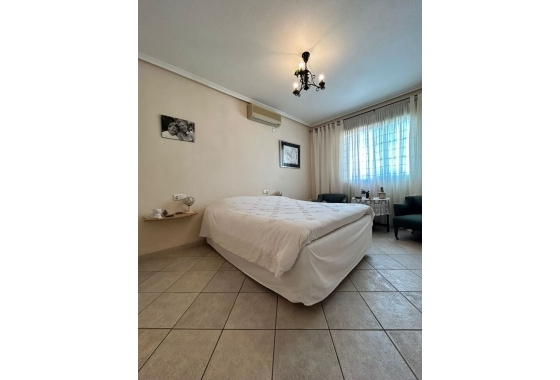 Reventa - Villa - Torrevieja - aguas nuevas