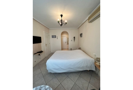 Reventa - Villa - Torrevieja - aguas nuevas