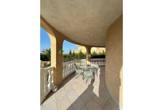 Reventa - Villa - Torrevieja - aguas nuevas