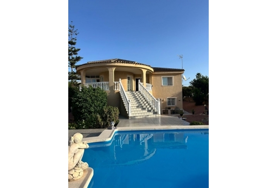 Reventa - Villa - Torrevieja - aguas nuevas