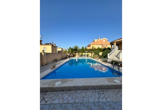 Reventa - Villa - Torrevieja - aguas nuevas