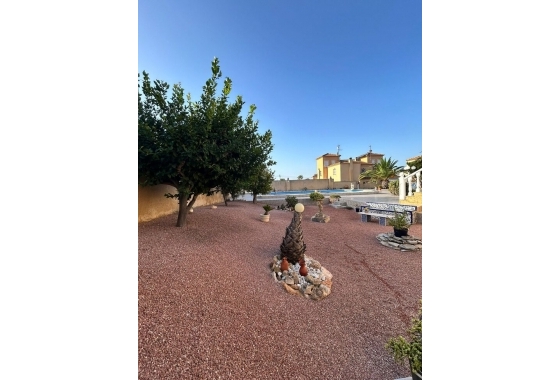Reventa - Villa - Torrevieja - aguas nuevas