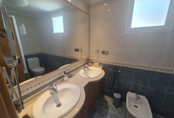 Resale - Apartment / flat - La Mata