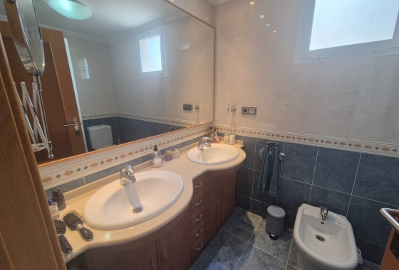 Resale - Apartment / flat - La Mata