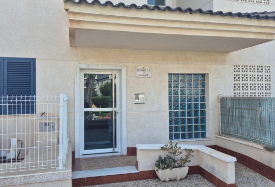 Resale - Apartment / flat - La Mata