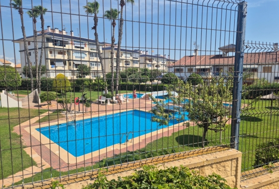 Resale - Apartment / flat - La Mata