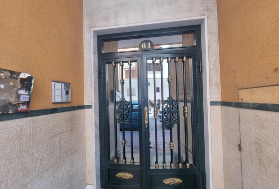 Resale - Apartment / flat - Torrevieja - Estacion De Autobuses