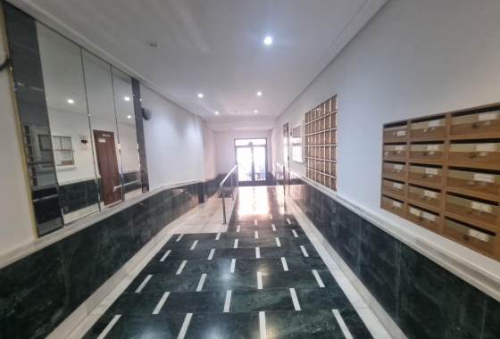 Resale - Apartment / flat - Torrevieja - Estacion De Autobuses