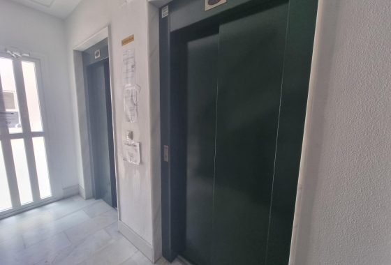 Resale - Apartment / flat - Torrevieja - Estacion De Autobuses