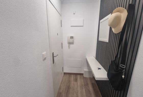Resale - Apartment / flat - Torrevieja - Estacion De Autobuses
