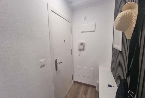 Resale - Apartment / flat - Torrevieja - Estacion De Autobuses