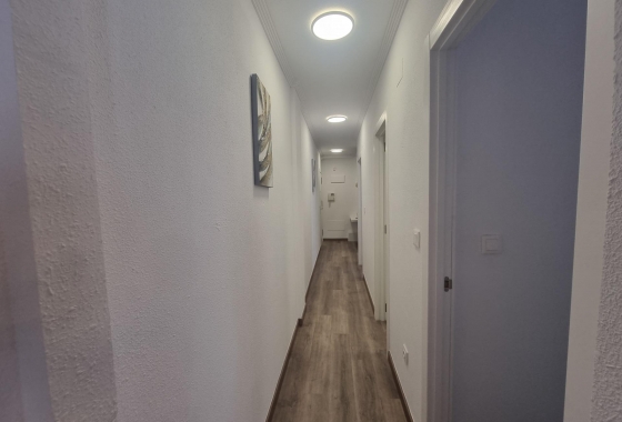Resale - Apartment / flat - Torrevieja - Estacion De Autobuses