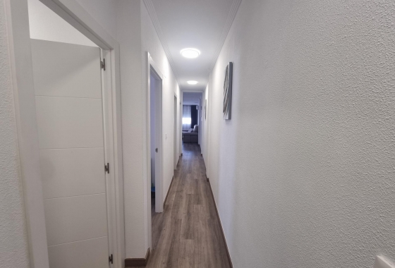 Resale - Apartment / flat - Torrevieja - Estacion De Autobuses