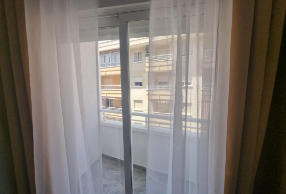 Resale - Apartment / flat - Torrevieja - Estacion De Autobuses
