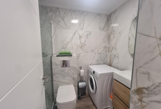 Resale - Apartment / flat - Torrevieja - Estacion De Autobuses