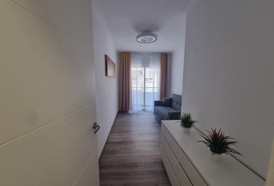 Resale - Apartment / flat - Torrevieja - Estacion De Autobuses