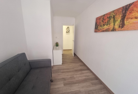 Resale - Apartment / flat - Torrevieja - Estacion De Autobuses
