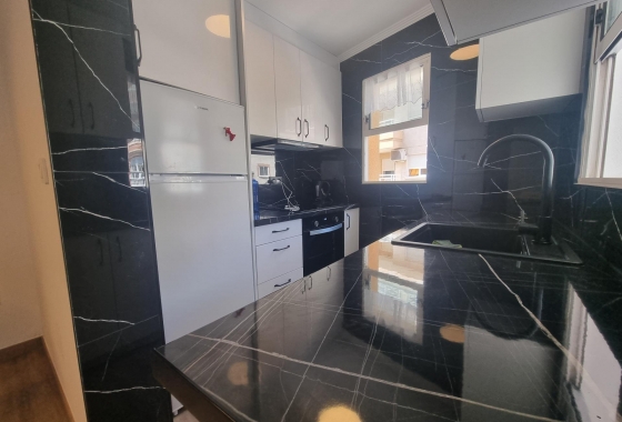 Resale - Apartment / flat - Torrevieja - Estacion De Autobuses