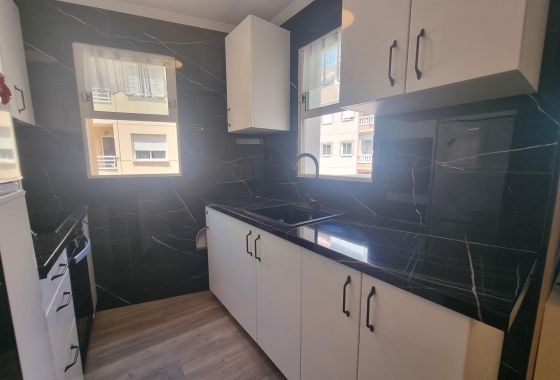 Resale - Apartment / flat - Torrevieja - Estacion De Autobuses