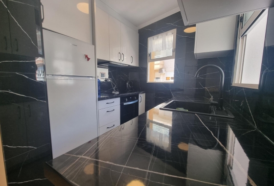 Resale - Apartment / flat - Torrevieja - Estacion De Autobuses