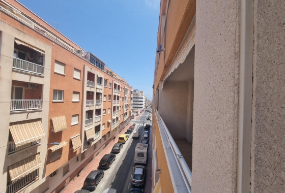 Resale - Apartment / flat - Torrevieja - Estacion De Autobuses