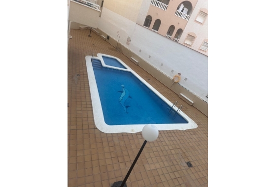 Resale - Apartment / flat - Torrevieja - Estacion De Autobuses