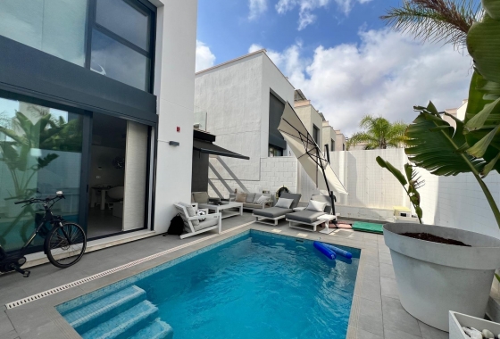 Herverkoop - Villa - Orihuela Costa - Villamartín-las Filipinas