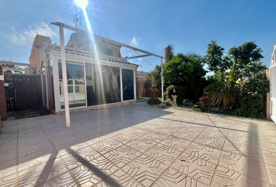 Wiederverkauf - Villa - Orihuela Costa - Los Almendros-la Florida